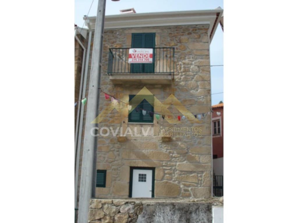 Moradia T2+1 reconstruída sem acabamento interior