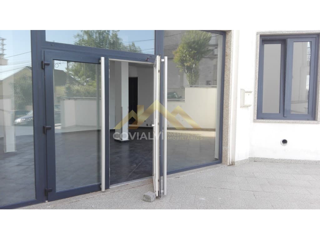 Arrenda-se Espaço Comercial - Tortosendo